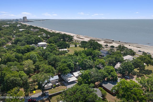 1387 Father Ryan Avenue, Biloxi, MS 39530