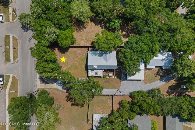 1387 Father Ryan Avenue, Biloxi, MS 39530