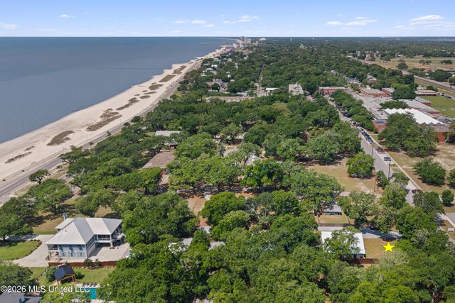 1387 Father Ryan Avenue, Biloxi, MS 39530