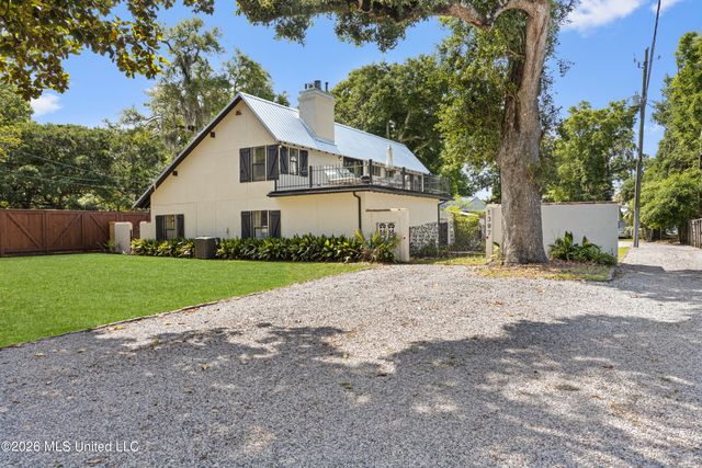 1387 Father Ryan Avenue, Biloxi, MS 39530