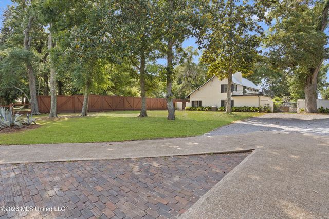 1387 Father Ryan Avenue, Biloxi, MS 39530