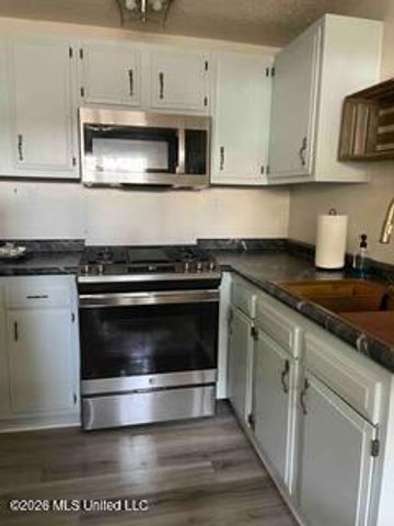 1387 Father Ryan Avenue, Biloxi, MS 39530