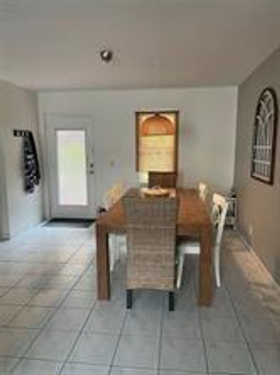 2821 Somerset Dr 217, Lauderdale Lakes, FL 33311