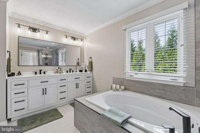 8 WINDING OAK CT, Olney, MD 20832