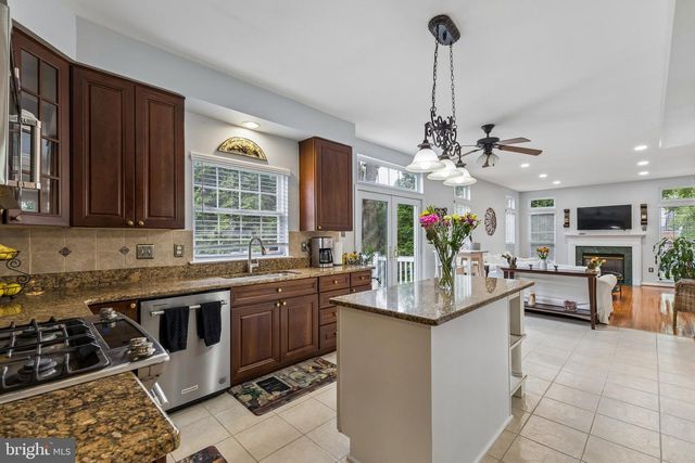 8 WINDING OAK CT, Olney, MD 20832