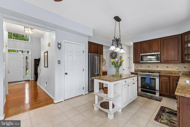 8 WINDING OAK CT, Olney, MD 20832