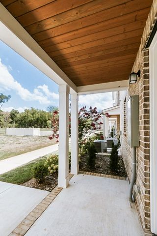 156 Nearwater Place, Hendersonville, TN 37075