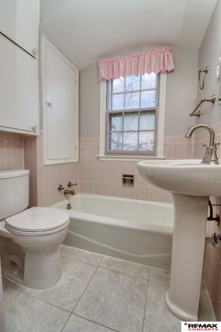 200 S Cotner Boulevard, Lincoln, NE 68510