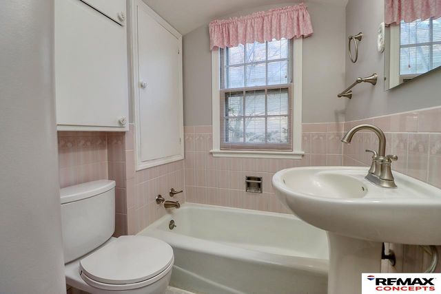 200 S Cotner Boulevard, Lincoln, NE 68510