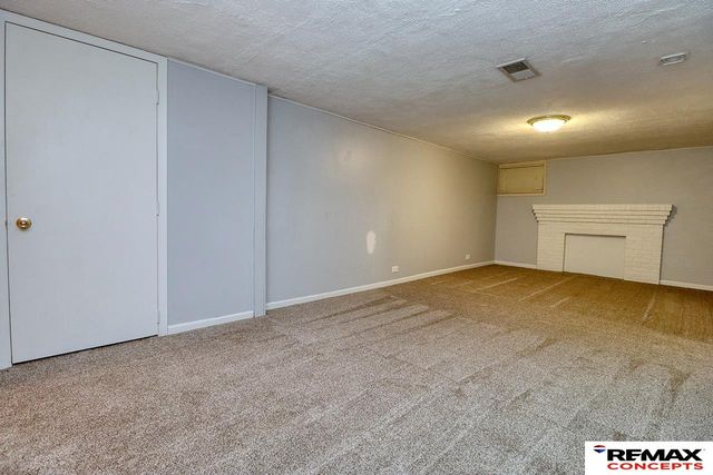 200 S Cotner Boulevard, Lincoln, NE 68510