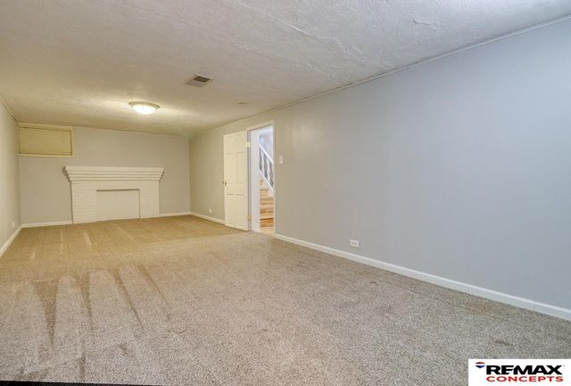 200 S Cotner Boulevard, Lincoln, NE 68510