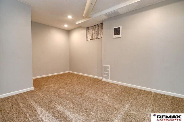 200 S Cotner Boulevard, Lincoln, NE 68510