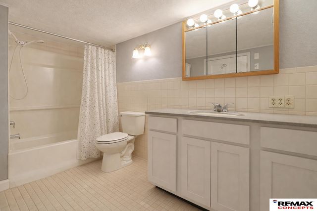 200 S Cotner Boulevard, Lincoln, NE 68510