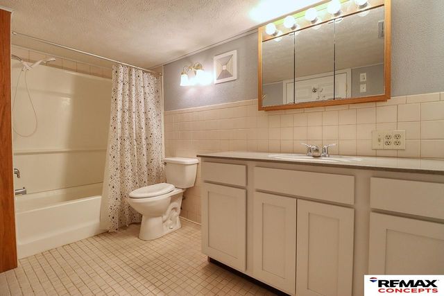 200 S Cotner Boulevard, Lincoln, NE 68510
