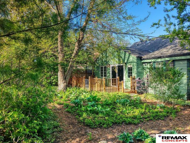 200 S Cotner Boulevard, Lincoln, NE 68510