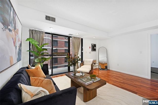 700 1st Street 4C, Hoboken, NJ 07030