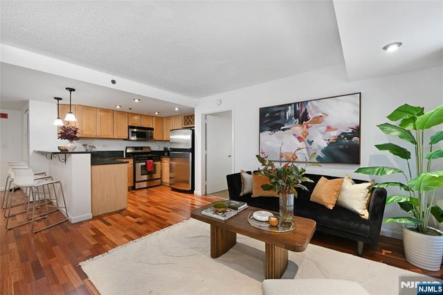 700 1st Street 4C, Hoboken, NJ 07030