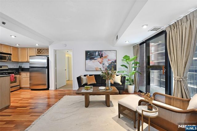 700 1st Street 4C, Hoboken, NJ 07030