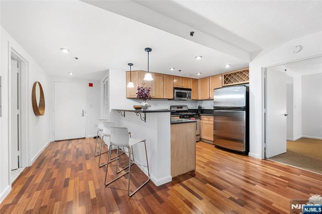 700 1st Street 4C, Hoboken, NJ 07030