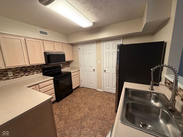 5447 Kelvington Lane, Indianapolis, IN 46254