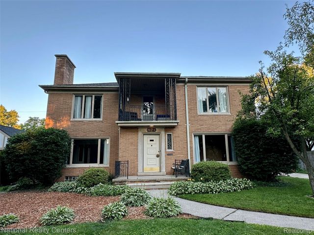 821 Pemberton Road, Grosse Pointe Park, MI 48230
