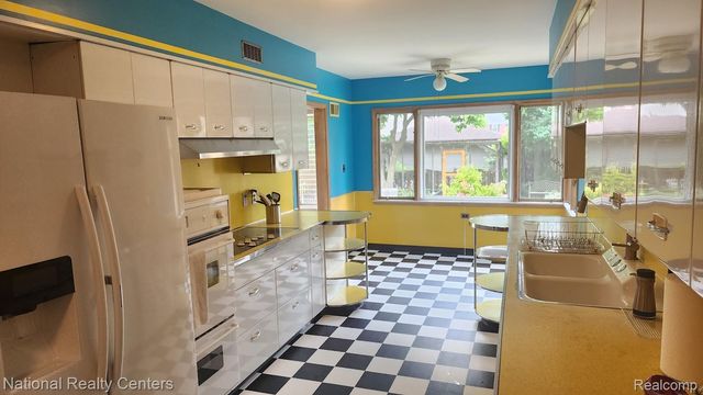 821 Pemberton Road, Grosse Pointe Park, MI 48230