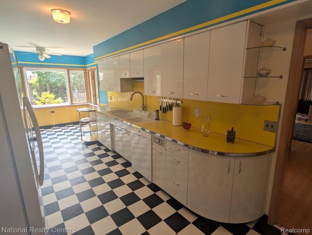 821 Pemberton Road, Grosse Pointe Park, MI 48230