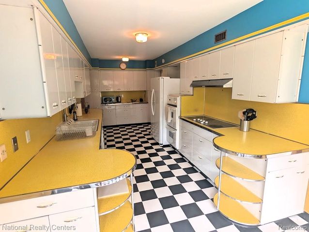 821 Pemberton Road, Grosse Pointe Park, MI 48230