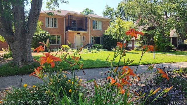 821 Pemberton Road, Grosse Pointe Park, MI 48230