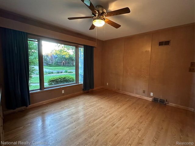 821 Pemberton Road, Grosse Pointe Park, MI 48230