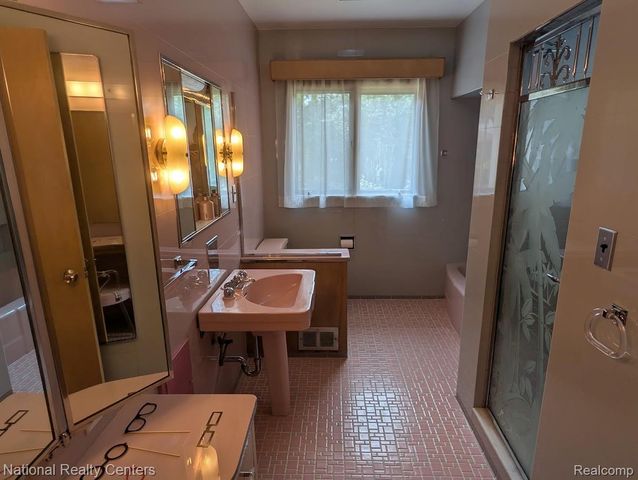 821 Pemberton Road, Grosse Pointe Park, MI 48230
