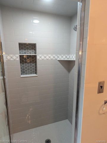 821 Pemberton Road, Grosse Pointe Park, MI 48230
