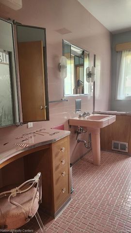 821 Pemberton Road, Grosse Pointe Park, MI 48230