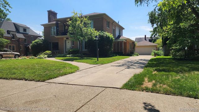 821 Pemberton Road, Grosse Pointe Park, MI 48230