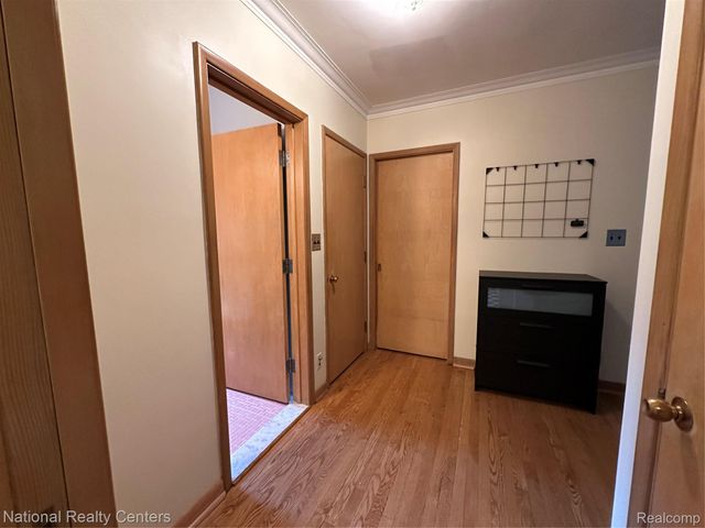 821 Pemberton Road, Grosse Pointe Park, MI 48230