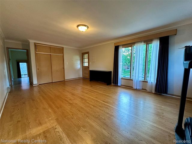 821 Pemberton Road, Grosse Pointe Park, MI 48230