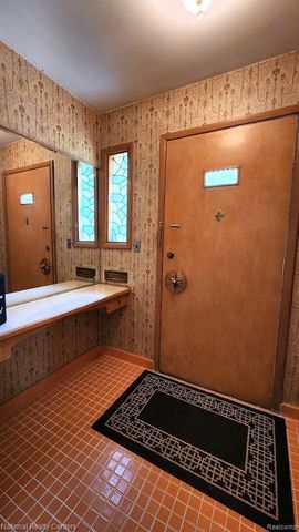 821 Pemberton Road, Grosse Pointe Park, MI 48230