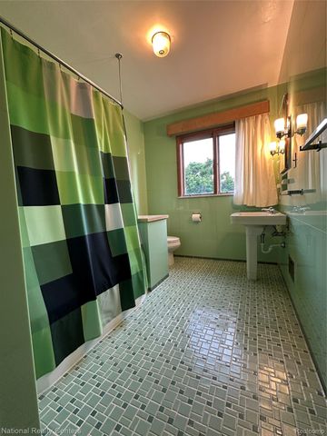 821 Pemberton Road, Grosse Pointe Park, MI 48230