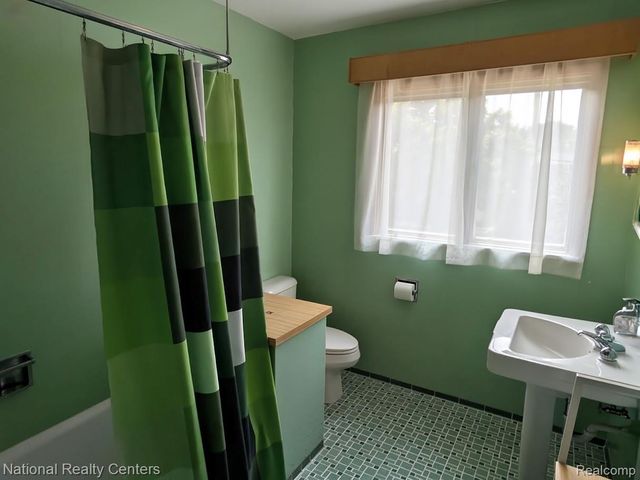 821 Pemberton Road, Grosse Pointe Park, MI 48230