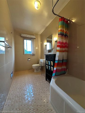 821 Pemberton Road, Grosse Pointe Park, MI 48230