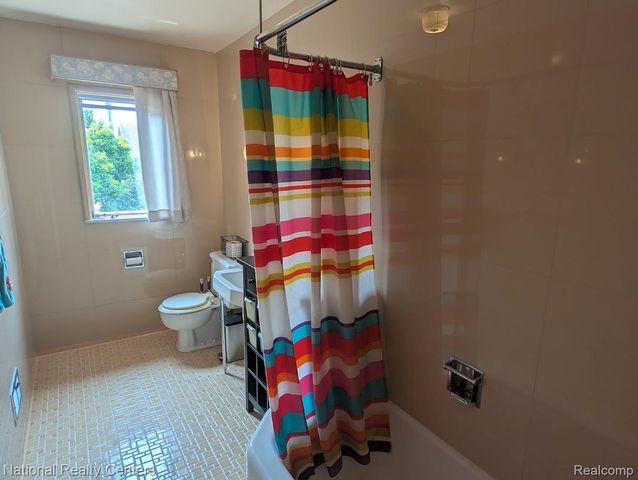 821 Pemberton Road, Grosse Pointe Park, MI 48230