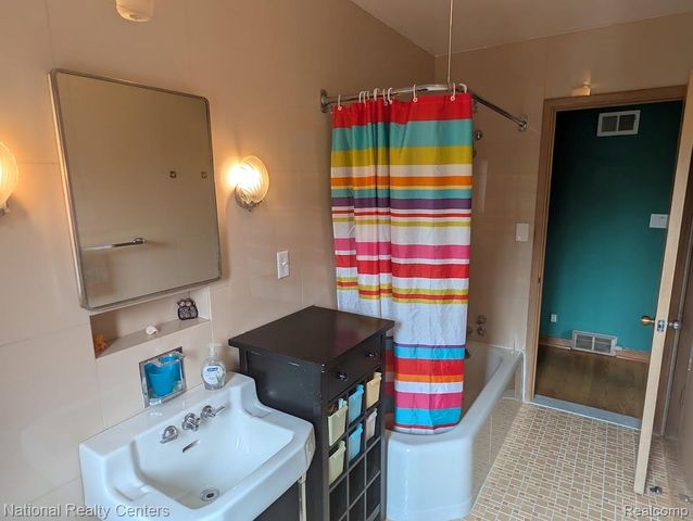 821 Pemberton Road, Grosse Pointe Park, MI 48230