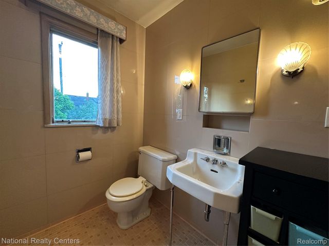 821 Pemberton Road, Grosse Pointe Park, MI 48230