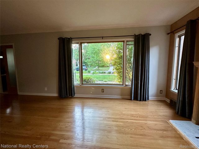 821 Pemberton Road, Grosse Pointe Park, MI 48230