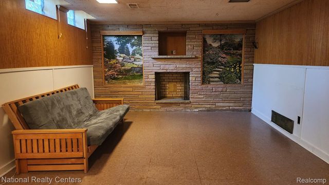 821 Pemberton Road, Grosse Pointe Park, MI 48230