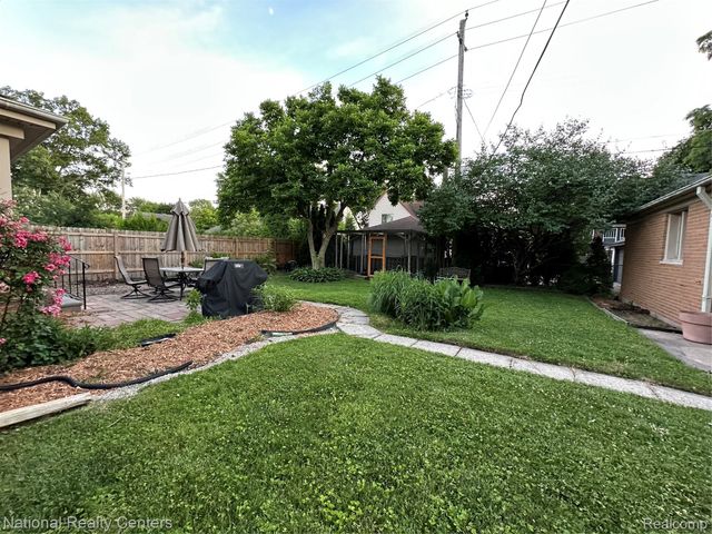 821 Pemberton Road, Grosse Pointe Park, MI 48230