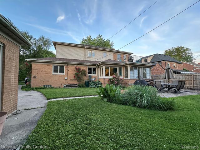 821 Pemberton Road, Grosse Pointe Park, MI 48230