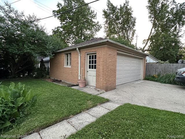 821 Pemberton Road, Grosse Pointe Park, MI 48230