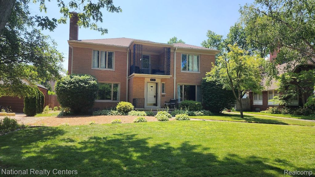 821 Pemberton Road, Grosse Pointe Park, MI 48230
