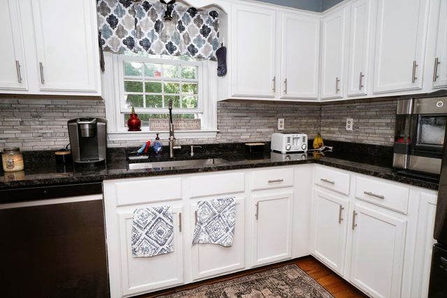 90 Green Road, Raymond, NH 03077